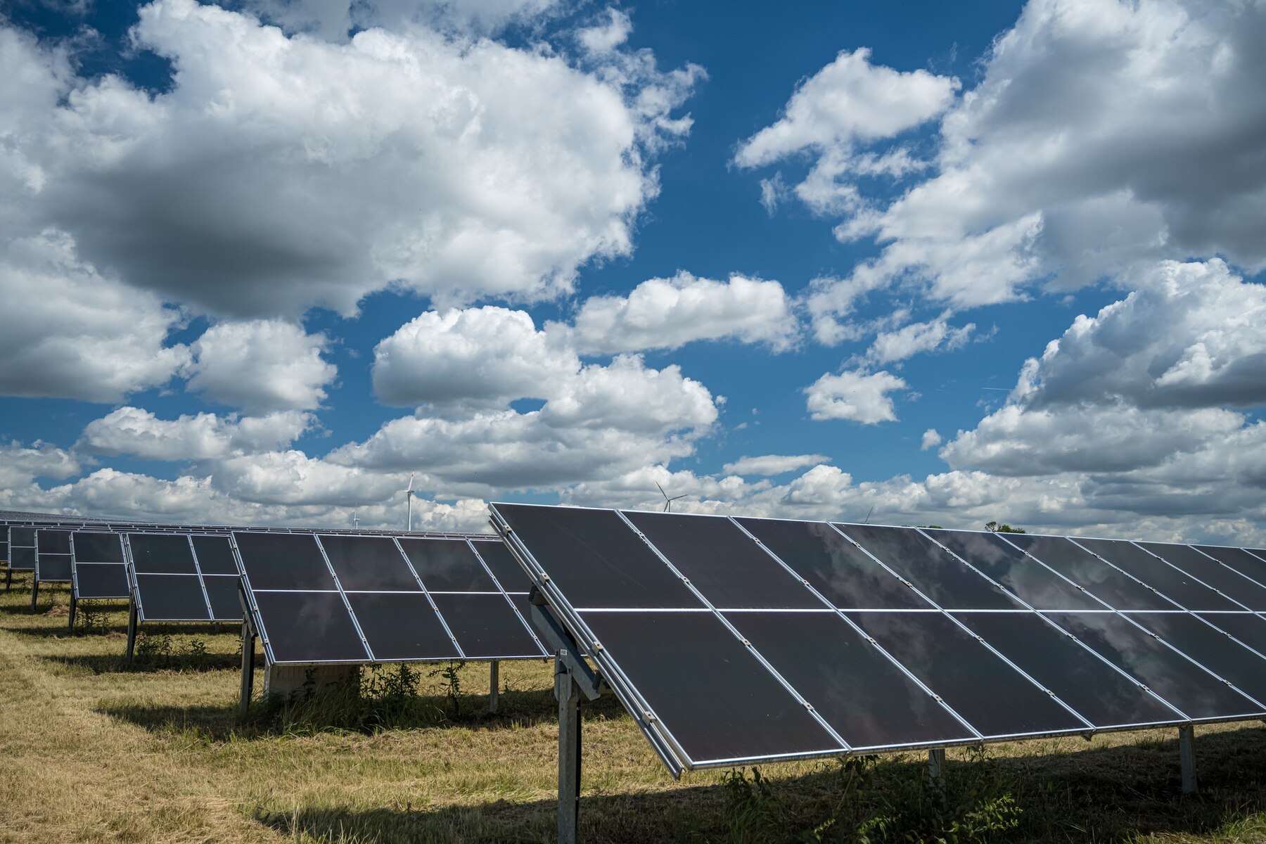 Hoe Zonnepanelen Bijdragen aan Energieonafhankelijkheid in Landelijke Gebieden